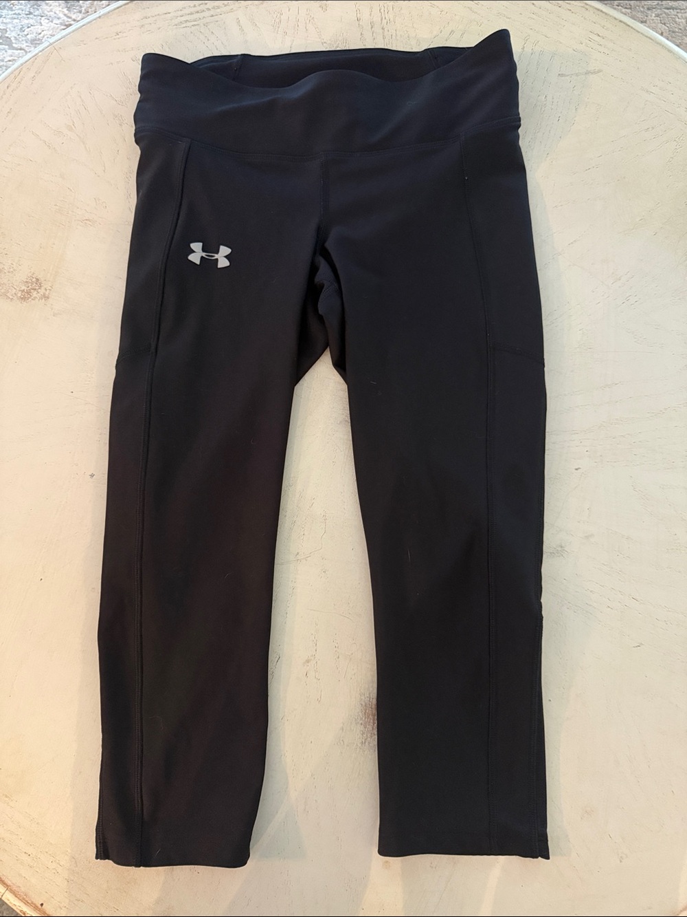 Under Armour women’s Heatgear black compression capri pants size medium